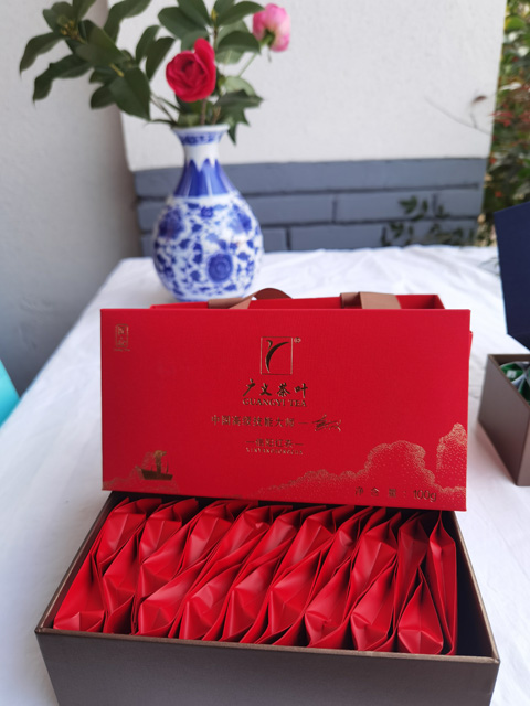 【大別山精神系列一特級(jí)信陽紅茶伴手禮（匠心）】大別山脈、核心產(chǎn)區(qū)、高山茶園、匠心制作  980元/盒